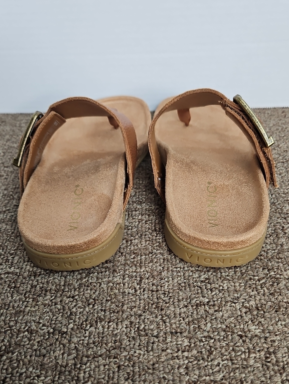 Vionic Emma Brown Leather Thong Sandals Flip Flops Brass Buckle Sz 5 Womens - Picture 4 of 8